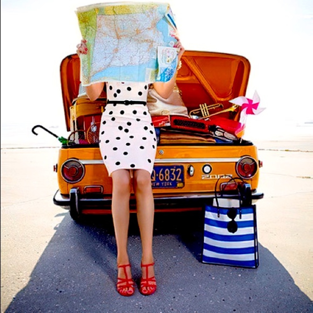Meet your Posher, The Tourist! Poshing is a Fun Hobby For Me. Shop Here Today!
